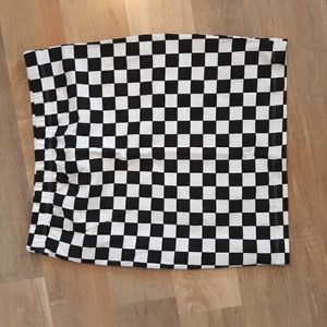 Black and white knit skirt